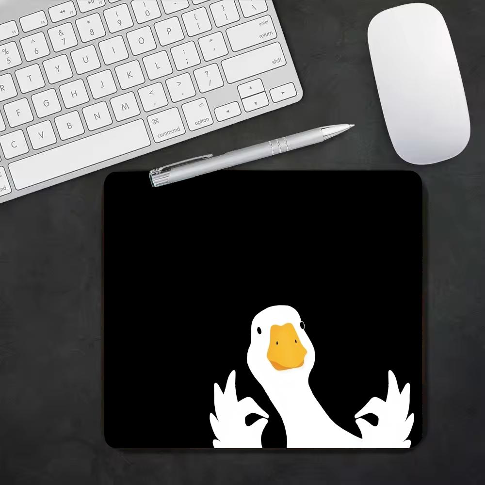 Desk Setup Background - Alas Mouse Kecil Motif Angsa Putih
